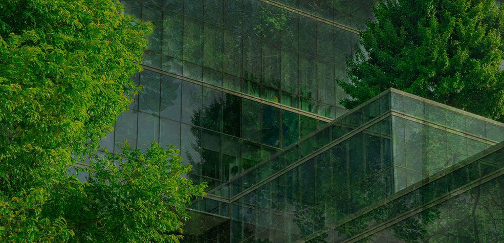 Glasgebäude mit Bepflanzung
