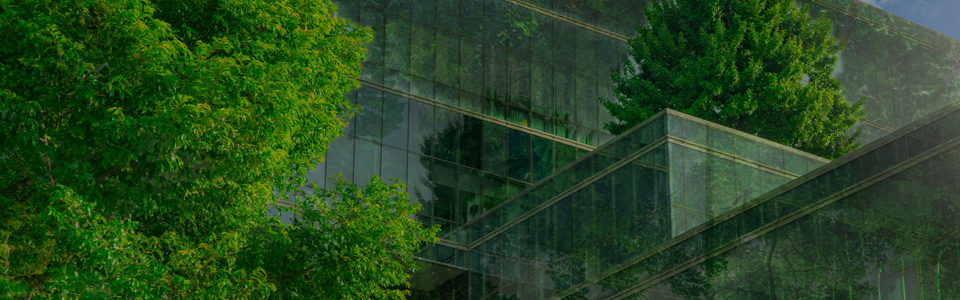 Glasgebäude mit Bepflanzung
